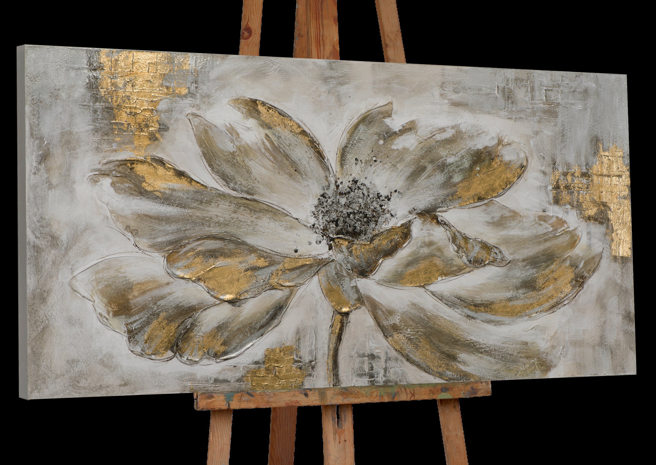 Peinture de fleurs aux feuilles dorées