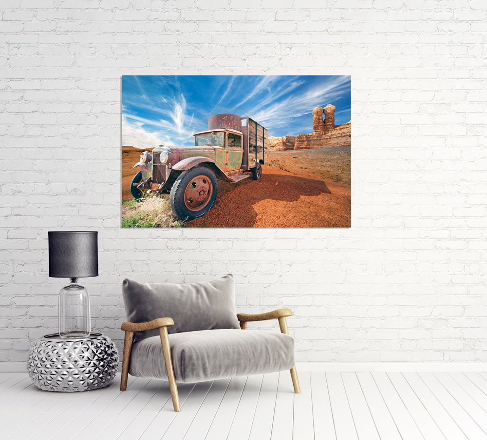Tableau en aluminium Voiture ancienne dans le désert