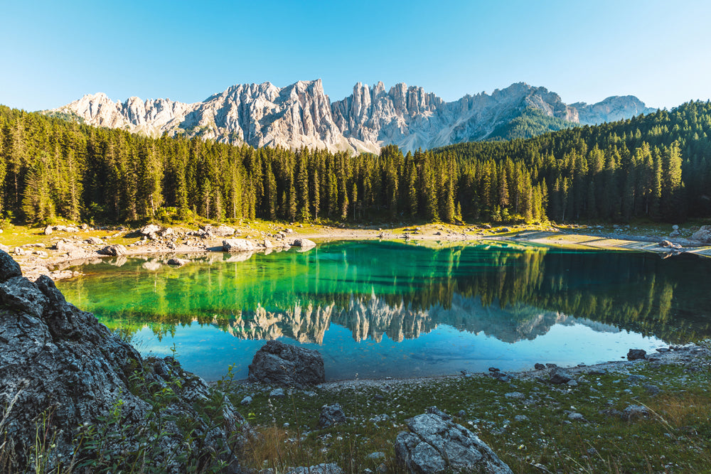 Image acoustique d'un lac de montagne idyllique