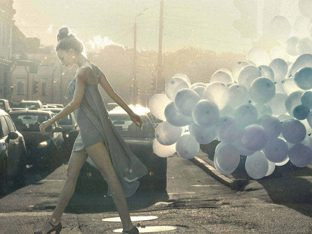 Glass picture Fancy girl with balloons