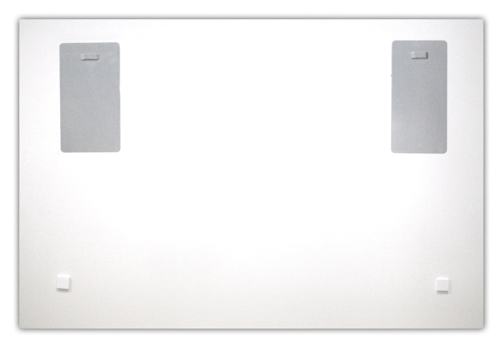 Dame aux cils en plumes bleues