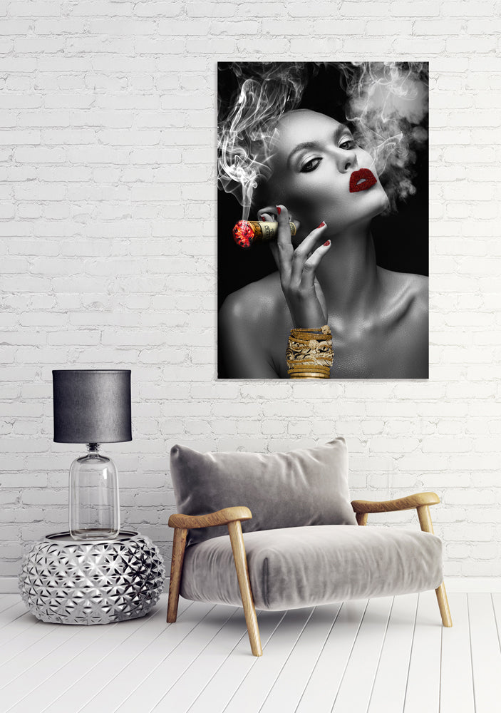 Glasbild Rauchende Schönheit mit roten Lippen