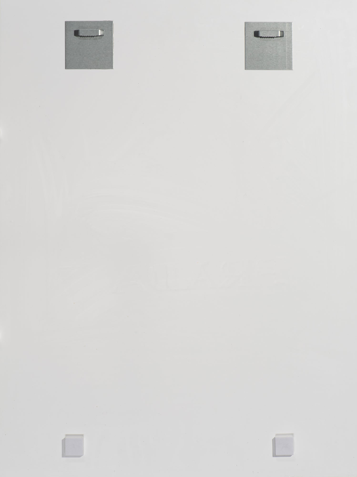 Tableau en verre représentant une vache avec une veste en cuir