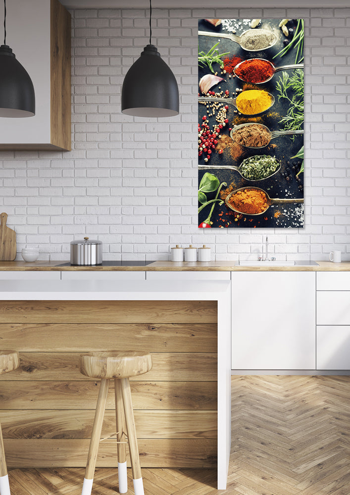 Glasbild Antike Löffel mit Gewürzen
