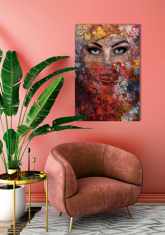 Jeune femme derrière un voile coloré