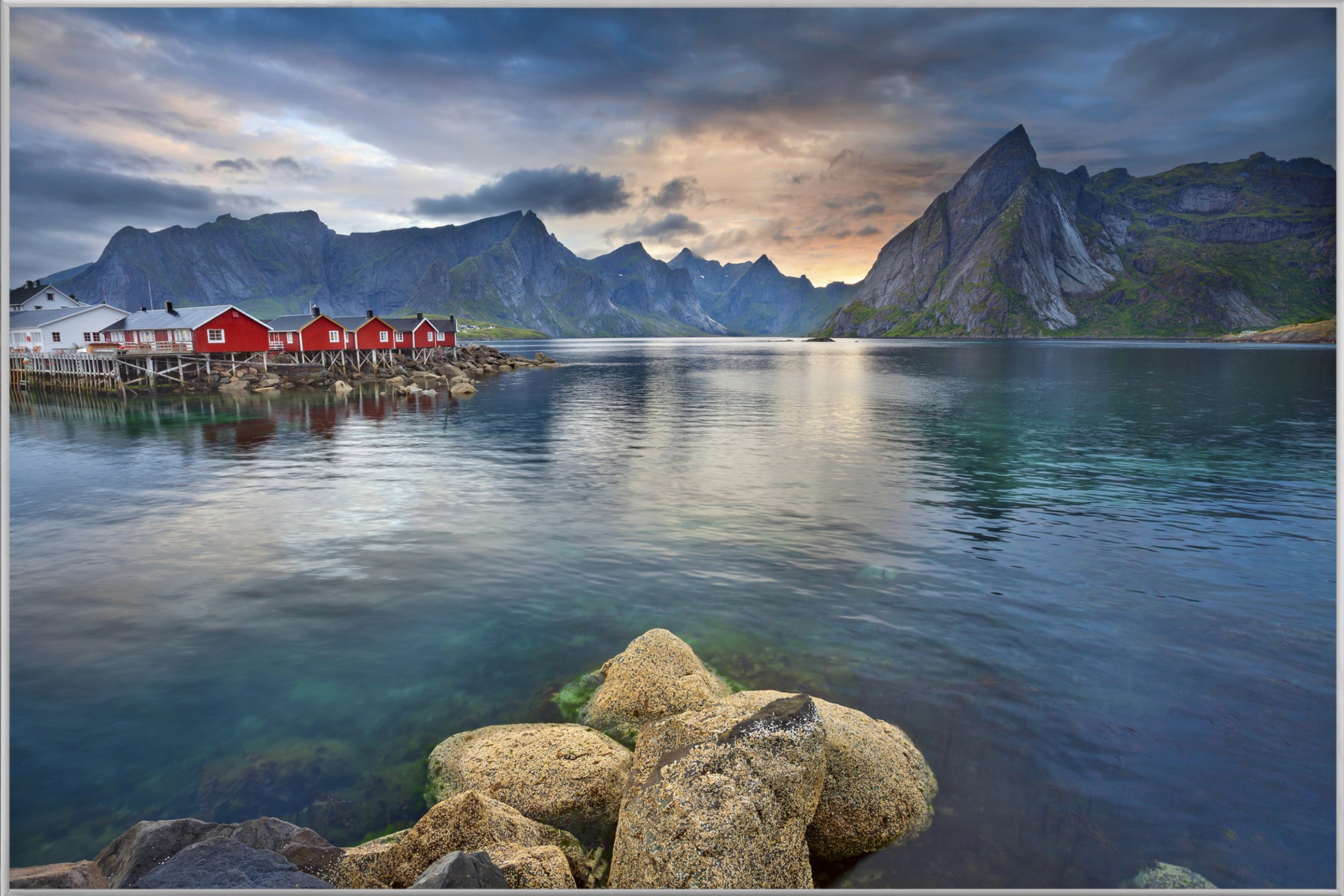 Bild & Rahmen Skandinavisches Dorf am Fjord 2