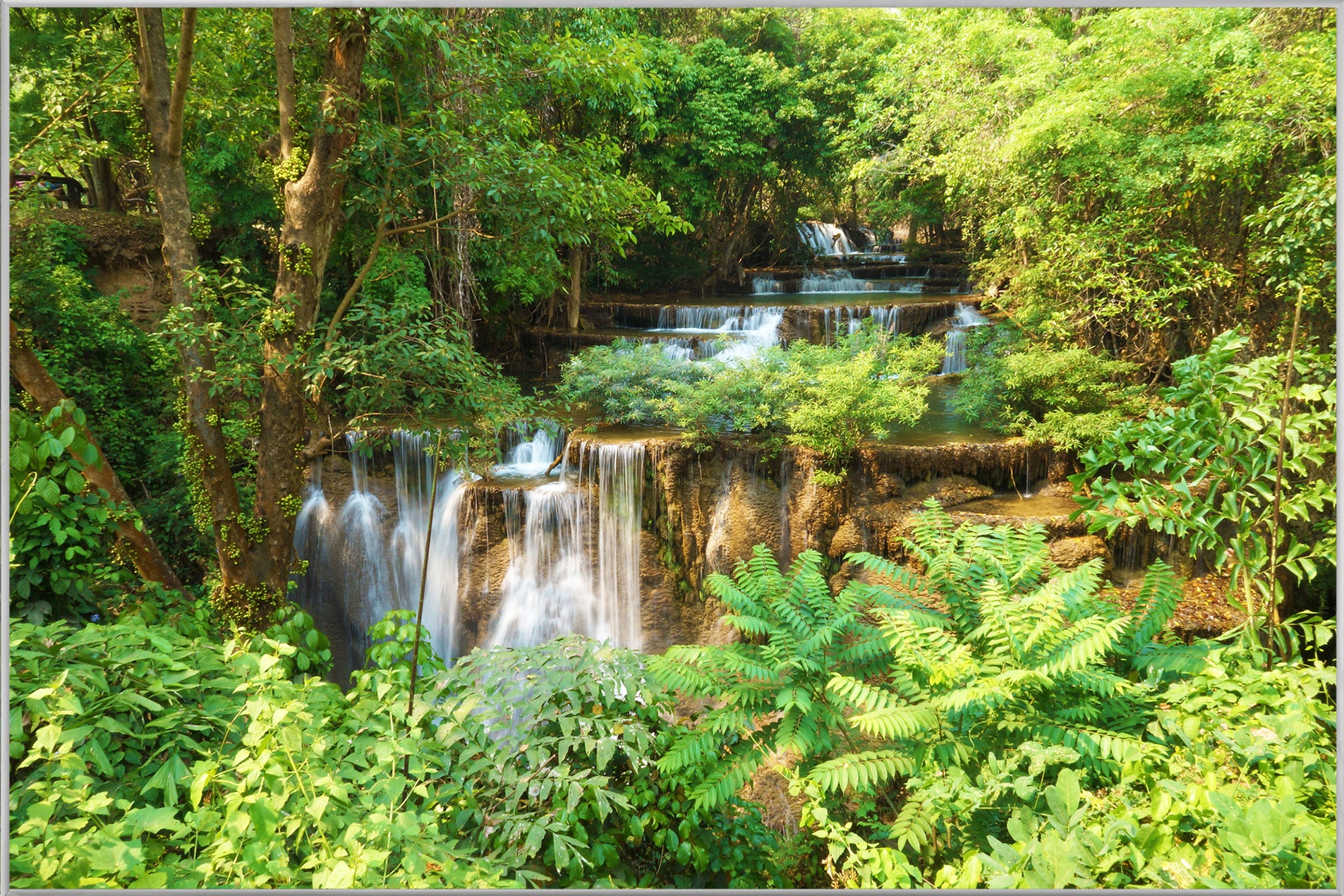 Bild & Rahmen Kleiner Wasserfall im Wald 2