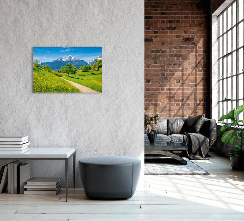 Picture & Frame Green valley in front of snow-capped mountains