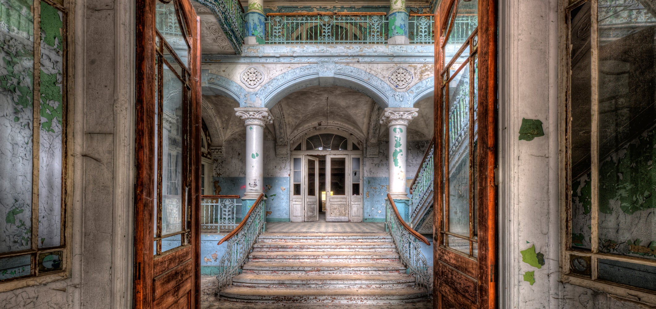 Acrylglasbild Lost Place Treppe 2