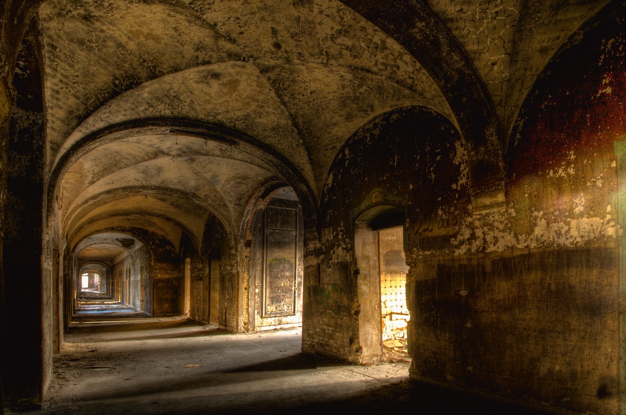 Acrylglasbild Lost Place Gewölbe