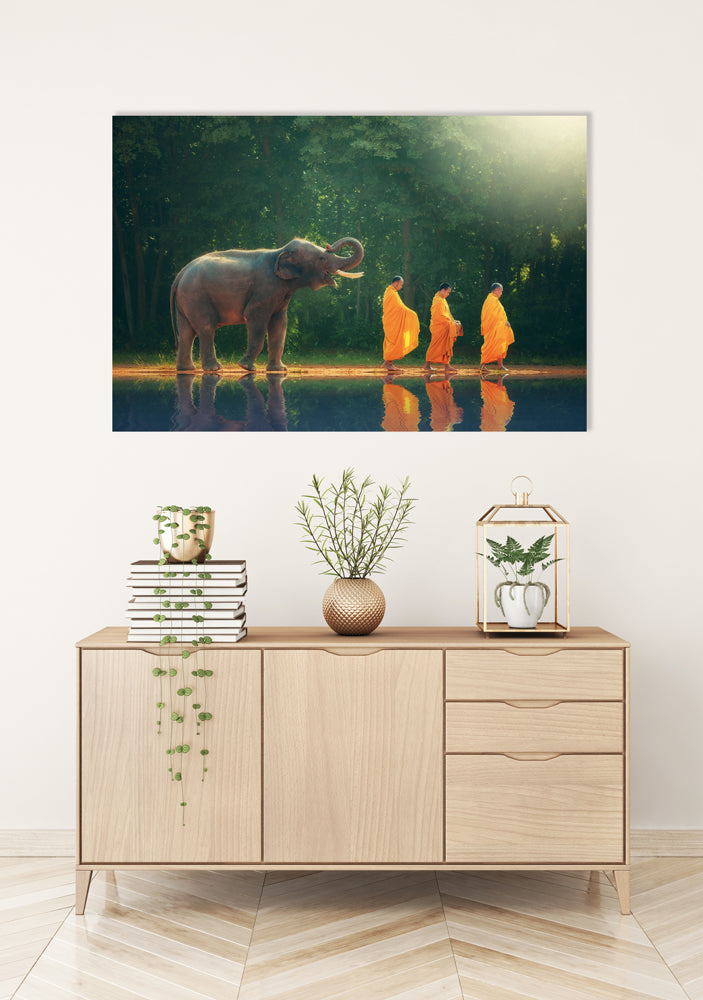 Tableau en verre acrylique La promenade du moine avec l'éléphant