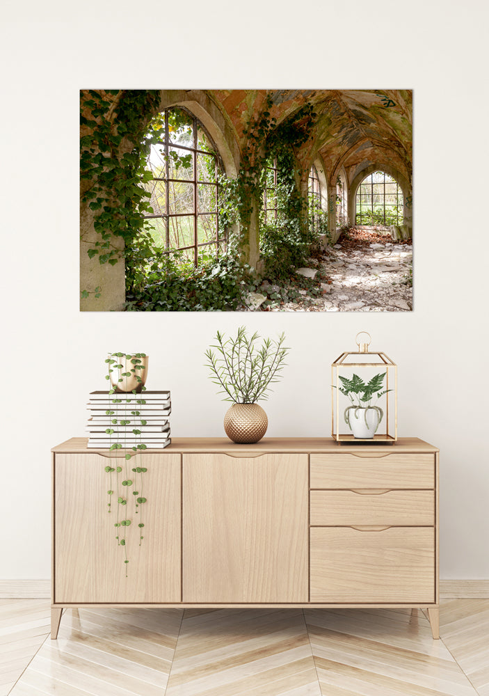 Tableau en verre acrylique Couloir abandonné envahi par la végétation