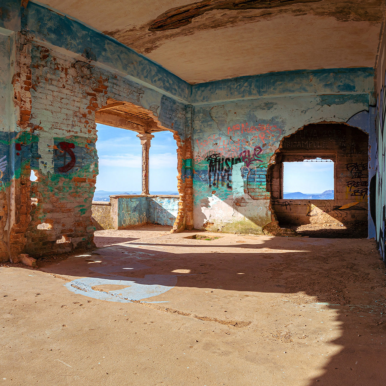 Toile imprimée Lieu abandonné au bord de la mer