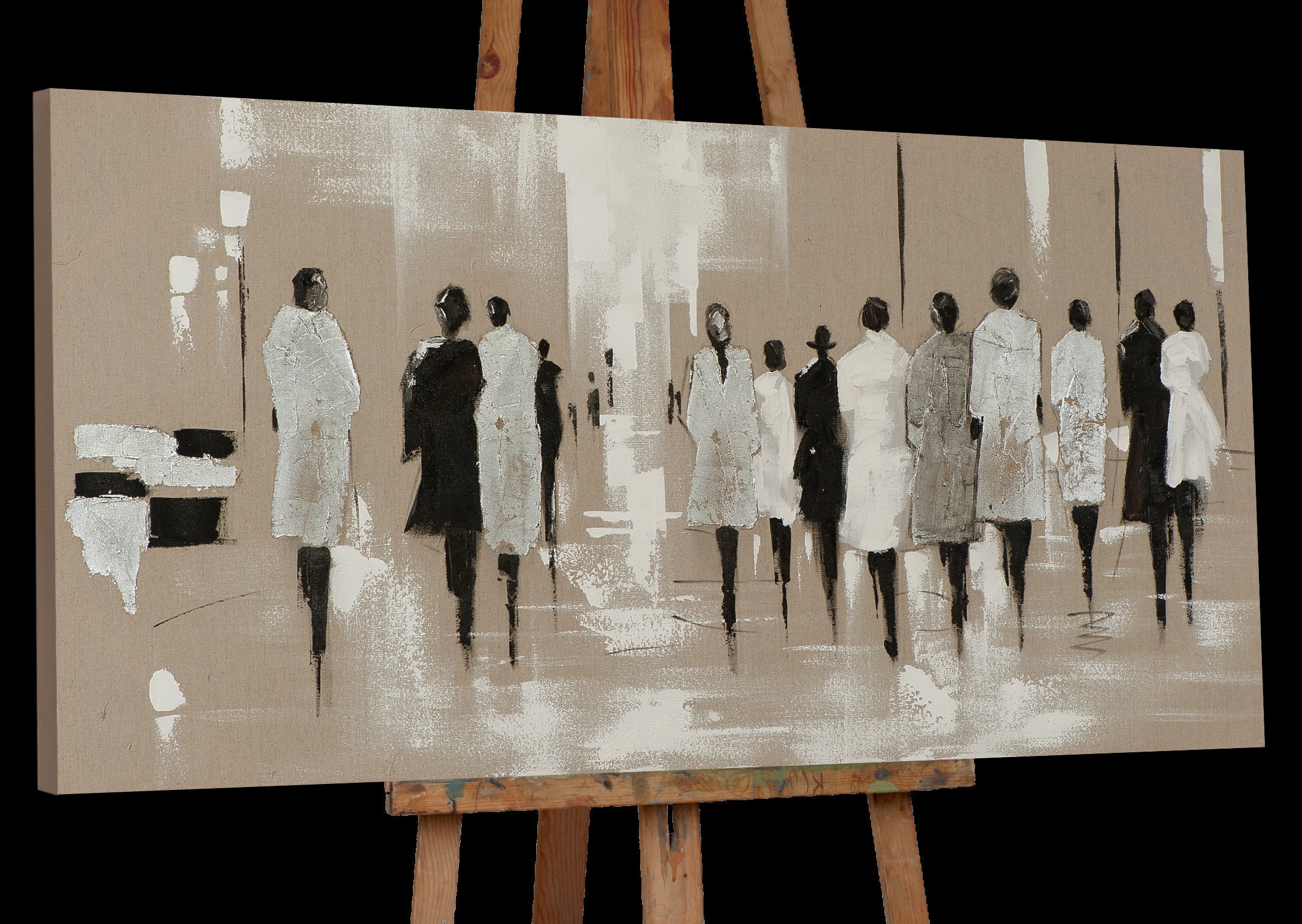 Défilé de mode en peinture avec de l'argent