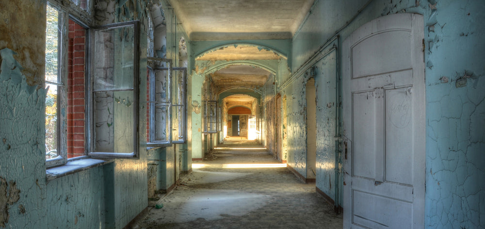 Aluminum picture Lost Place Hallway 1