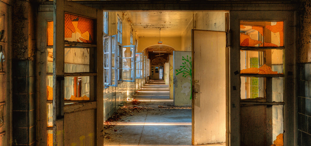 Aluminum picture Lost Place Hallway 3