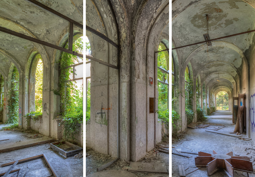 Aluminum picture Lost Place divided hallway