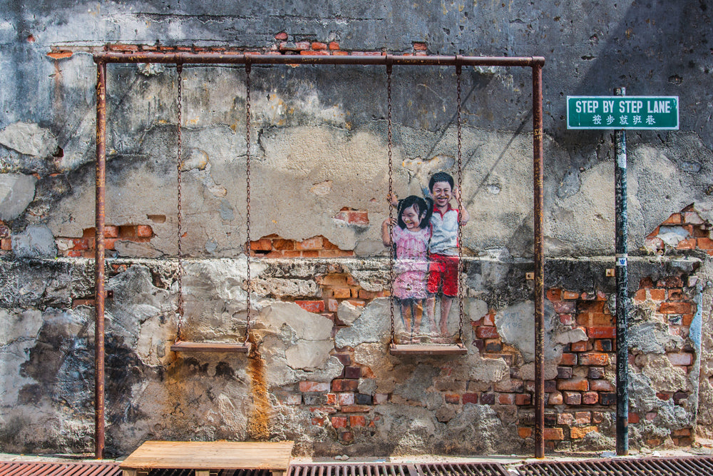 Aluminum picture Street Art with swing