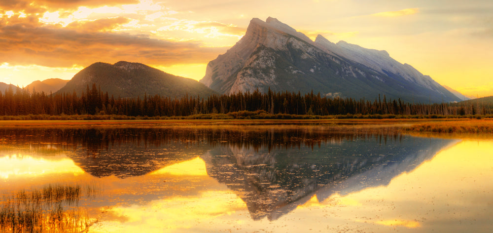 Acoustic Image Pro Beautiful lake view with mountains
