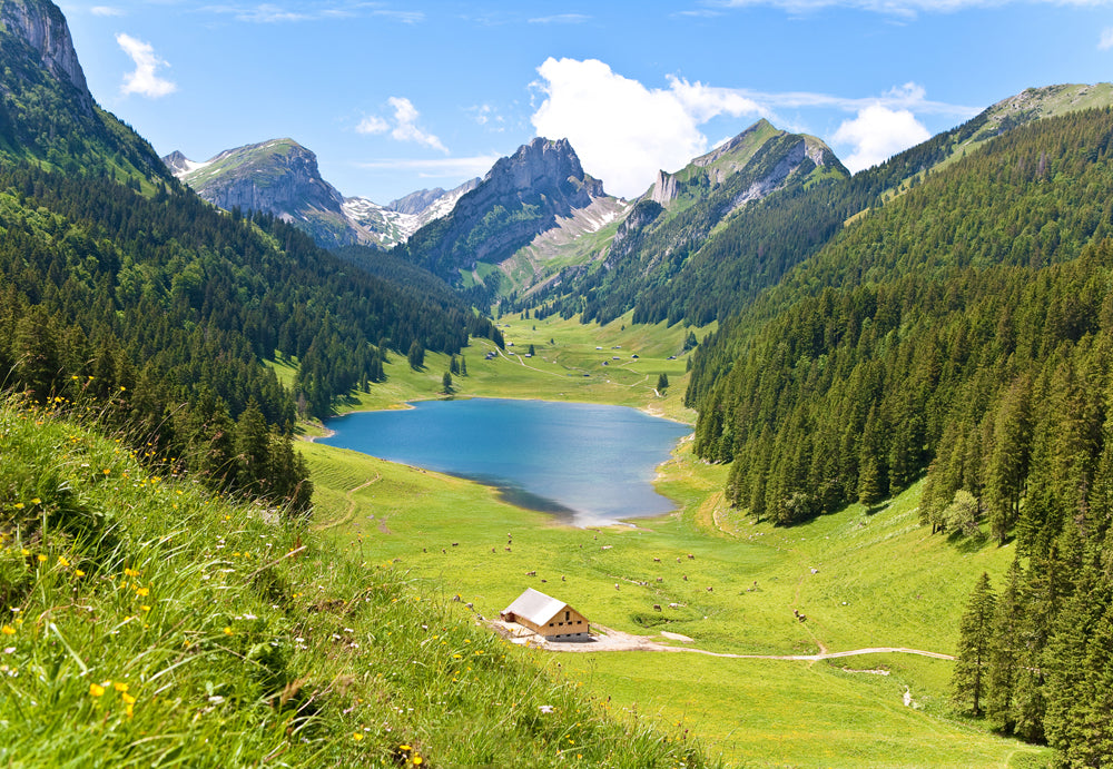 Acoustic image Slim Lake in the valley between the mountains