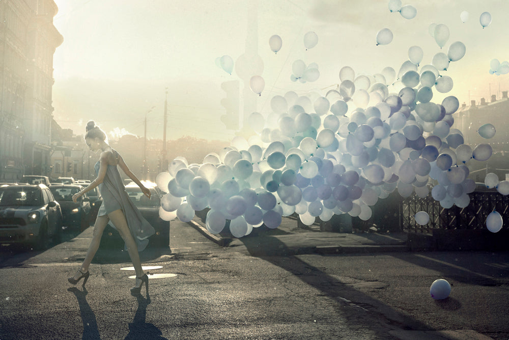 Glass picture Fancy girl with balloons