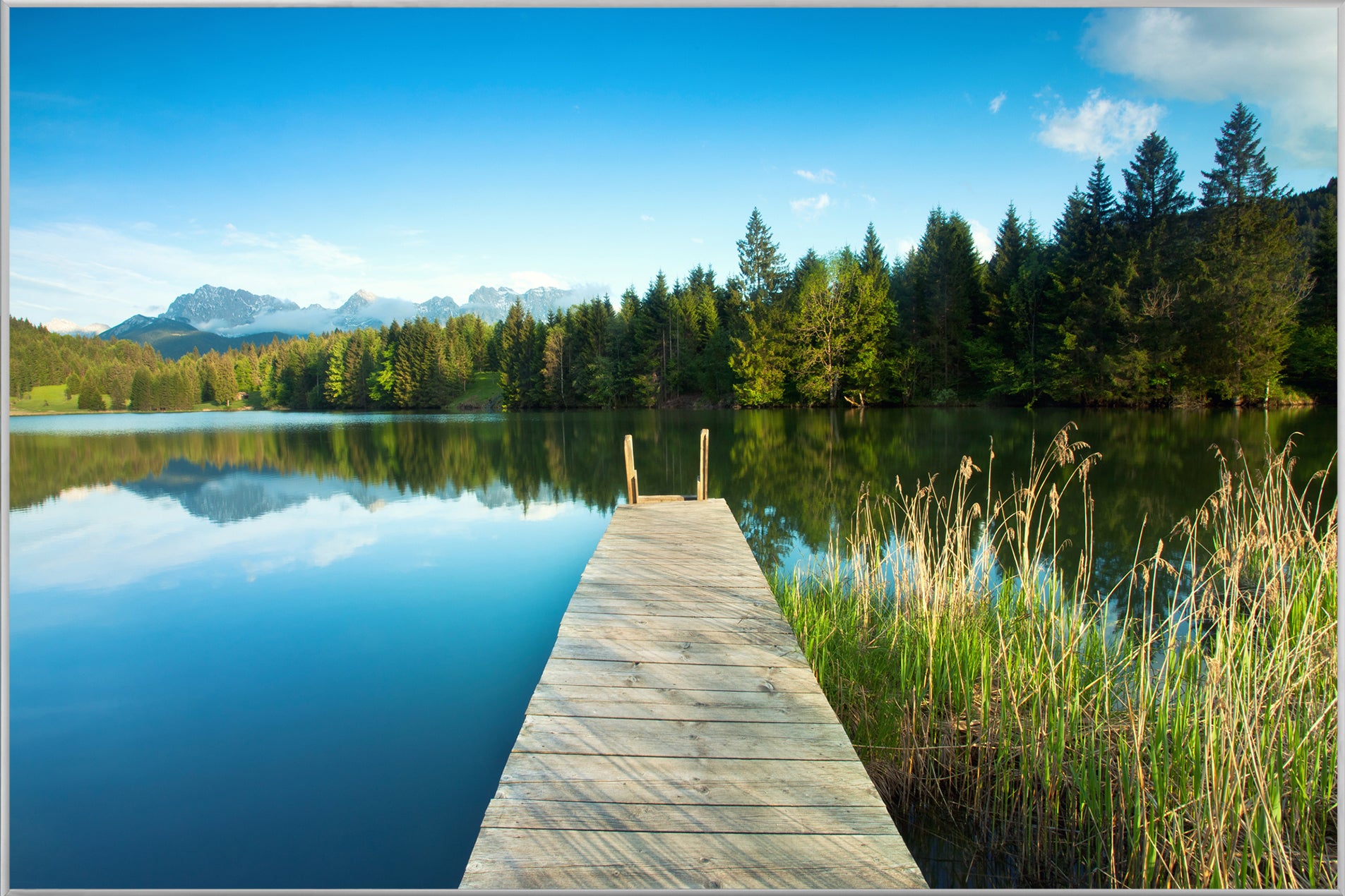 Picture &amp; Frame Pier in Mountain Lake