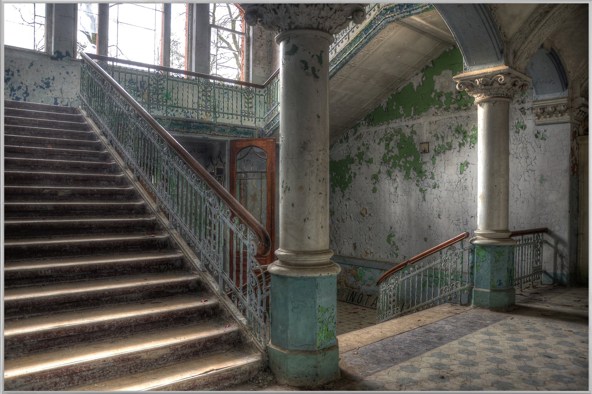 Bild & Rahmen Lost Place Treppenhaus 1
