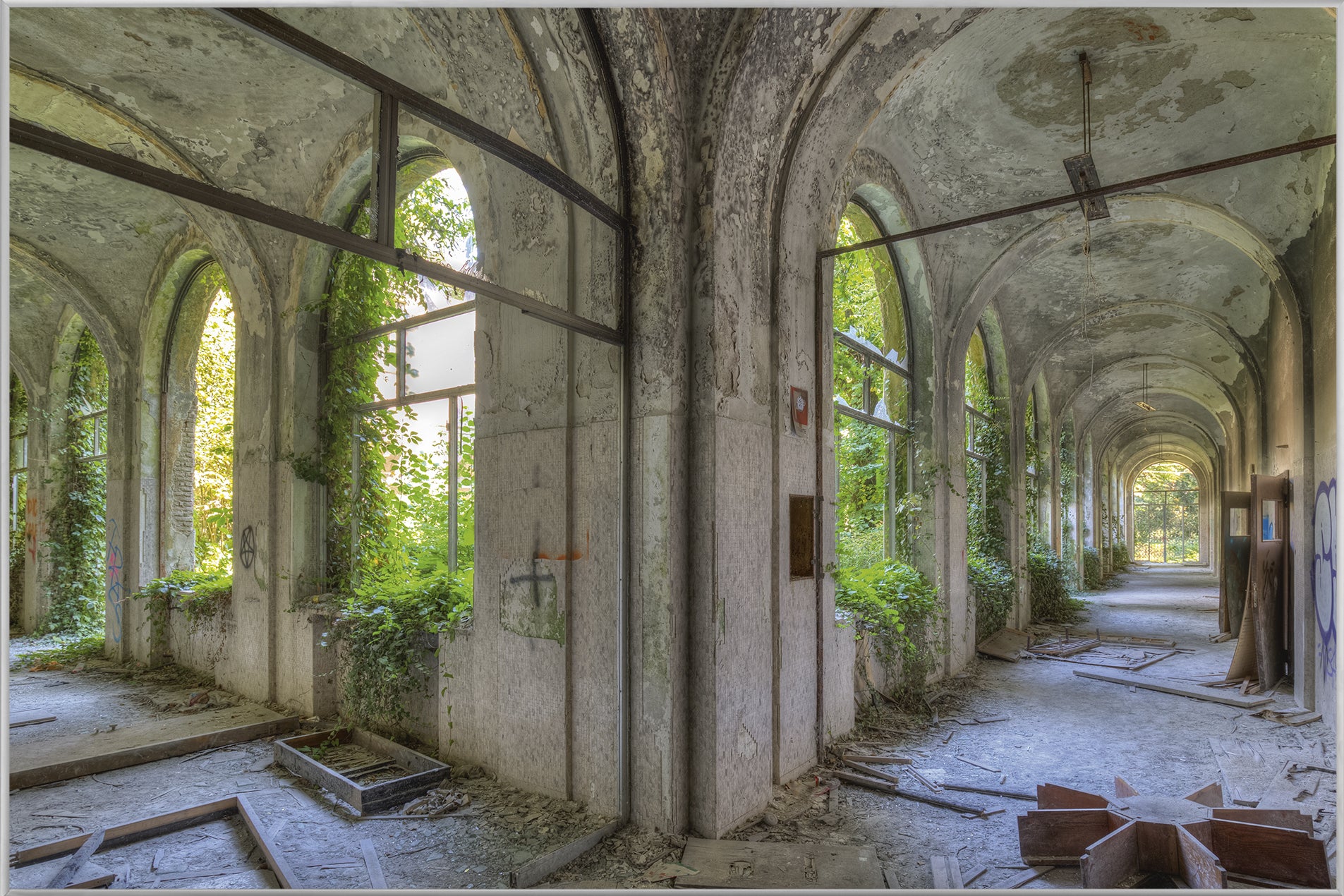 Picture &amp; Frame Lost Place shared hallway