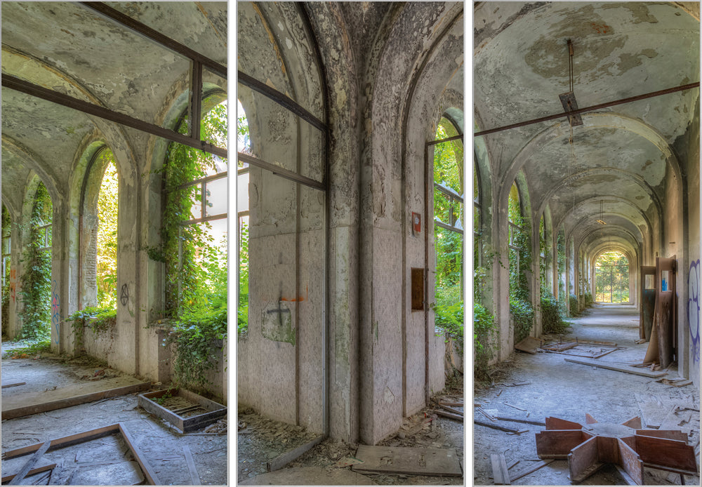 Picture &amp; Frame Lost Place shared hallway