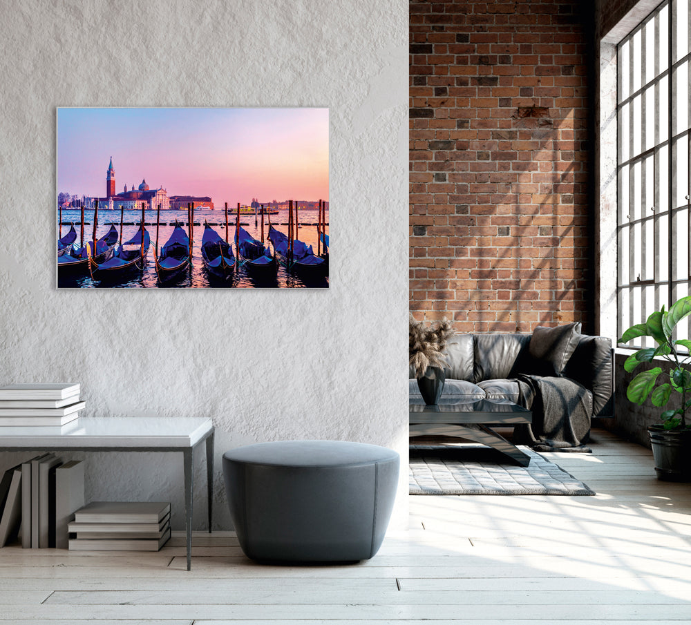 Picture &amp; Frame Gondoliers in Venice