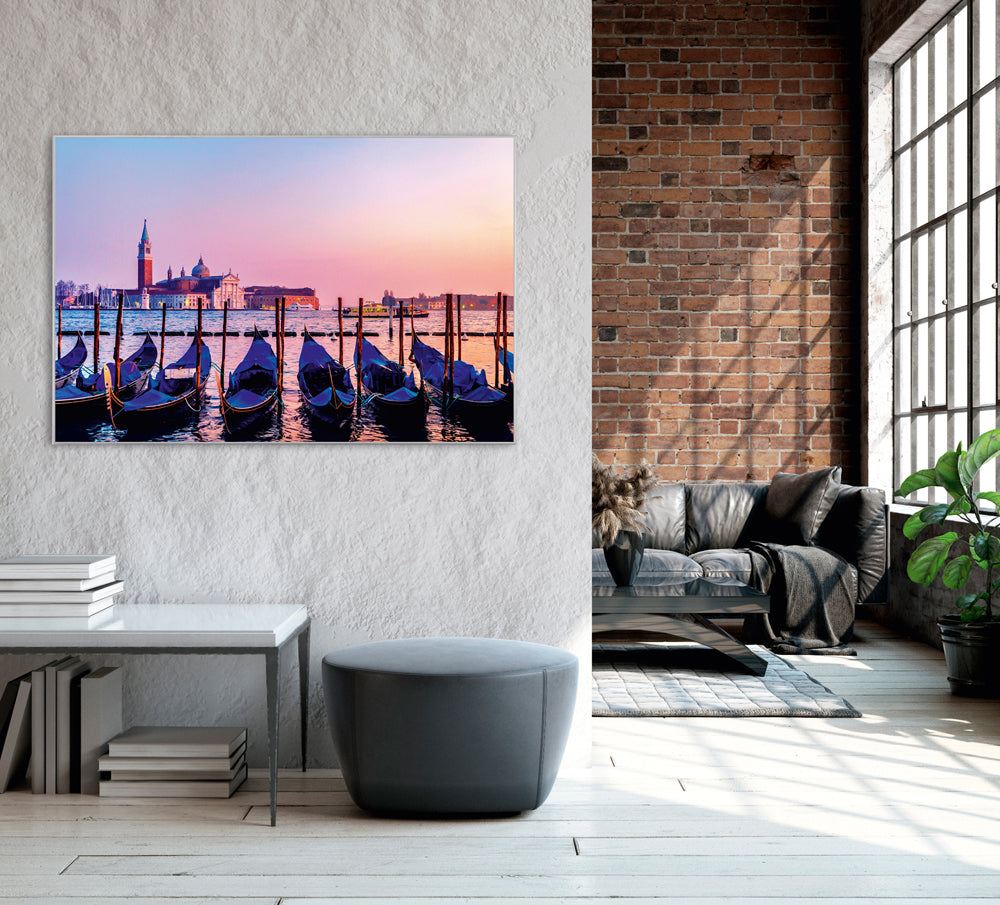 Picture &amp; Frame Gondoliers in Venice