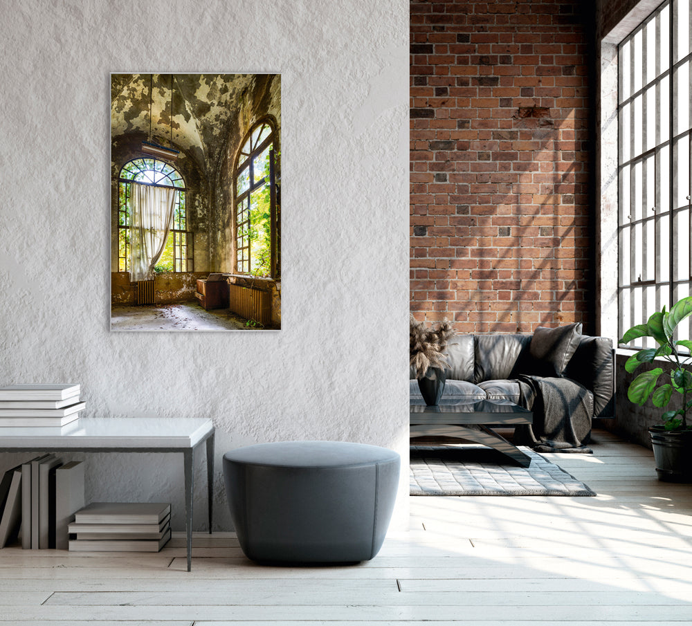 Picture &amp; Frame Room in Abandoned Villa