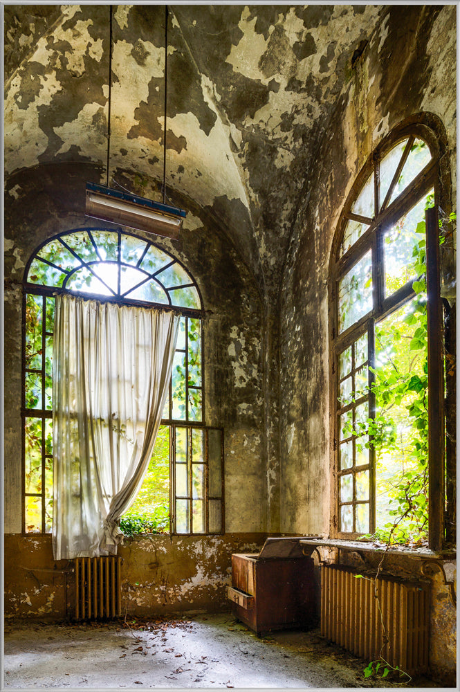 Picture &amp; Frame Room in Abandoned Villa