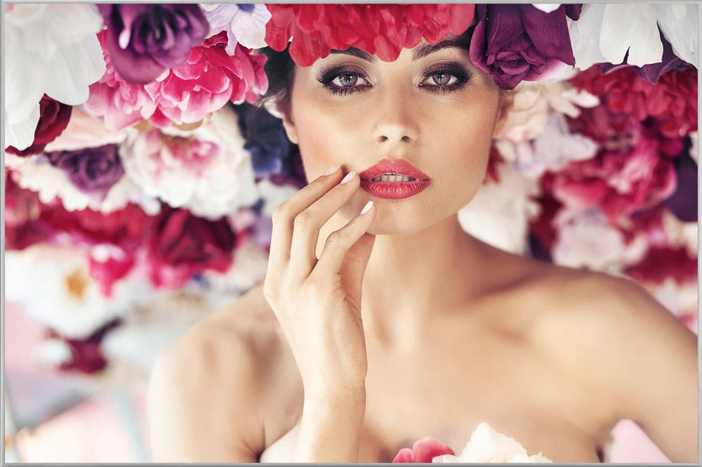 Picture &amp; Frame Beauty in a Sea of ​​Flowers