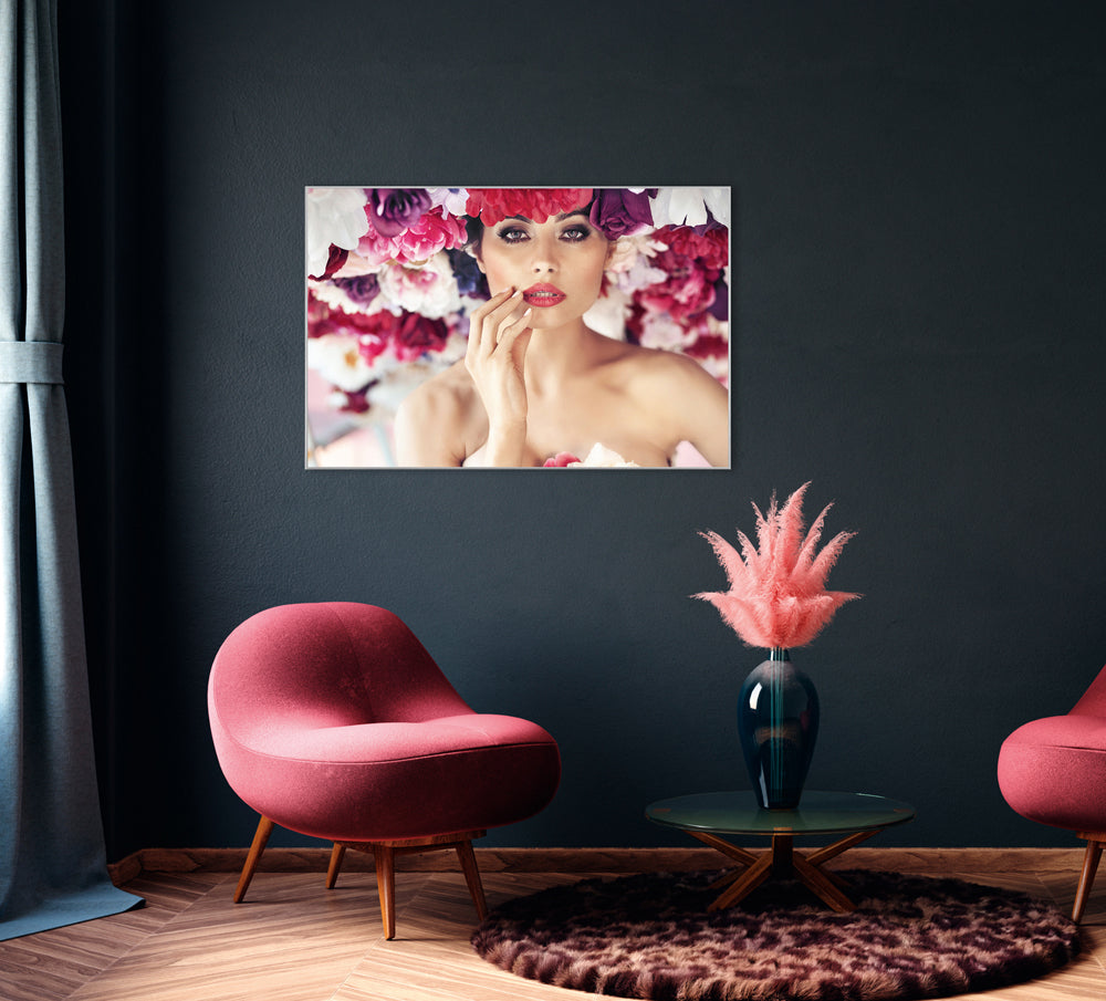 Picture &amp; Frame Beauty in a Sea of ​​Flowers