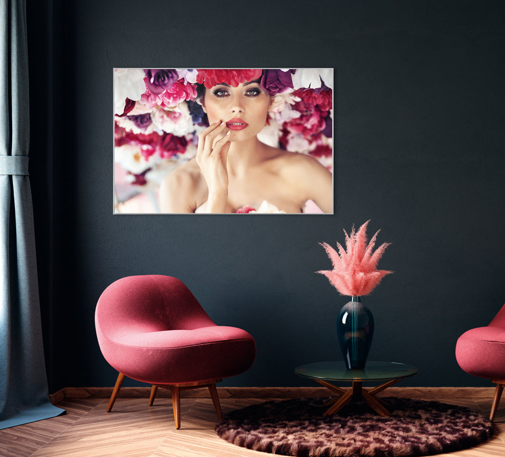 Picture &amp; Frame Beauty in a Sea of ​​Flowers