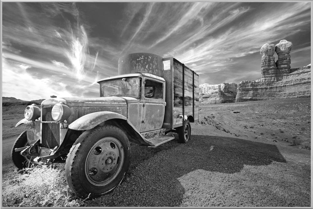 Picture &amp; Frame Vintage Car in the Desert